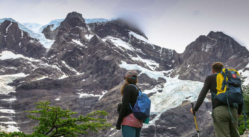 Día 1 - Traslado a Torres del Paine – Trekking al Mirador Las Torres y Campamento Japonés Día 1 - Traslado a Torres del Paine – Trekking al Mirador Las Torres y Campamento Japonés